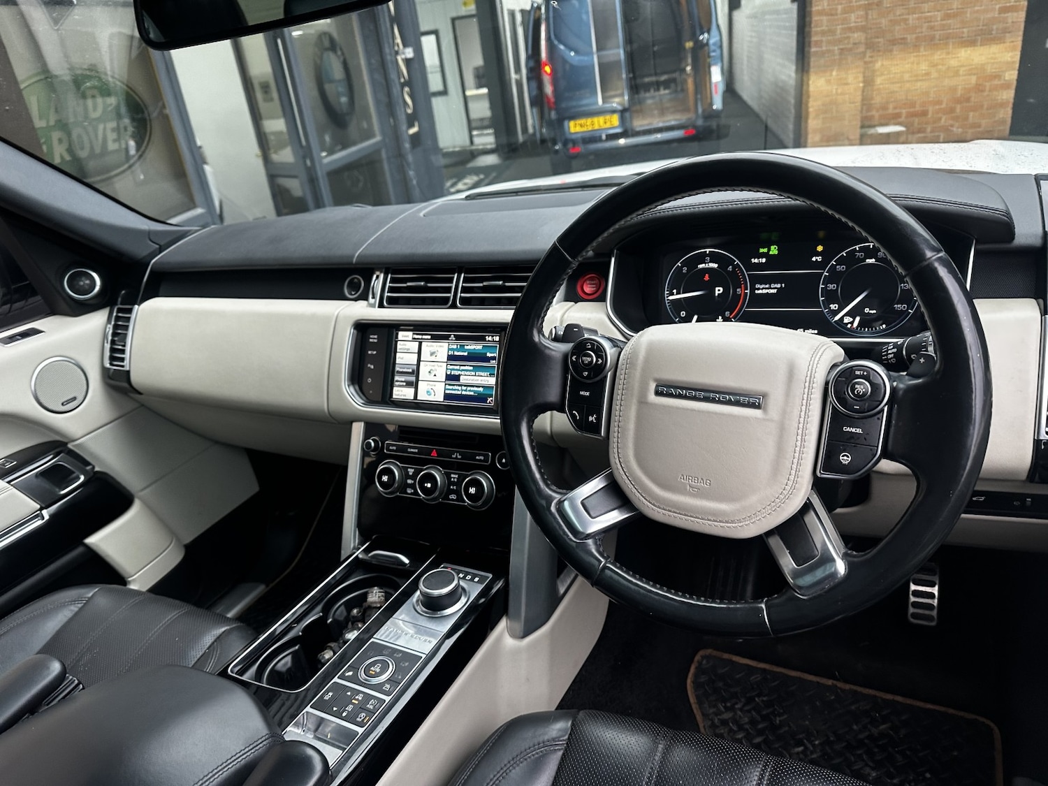 Used Land Rover Range Rover 2015 for sale - 77438408: Photo 6