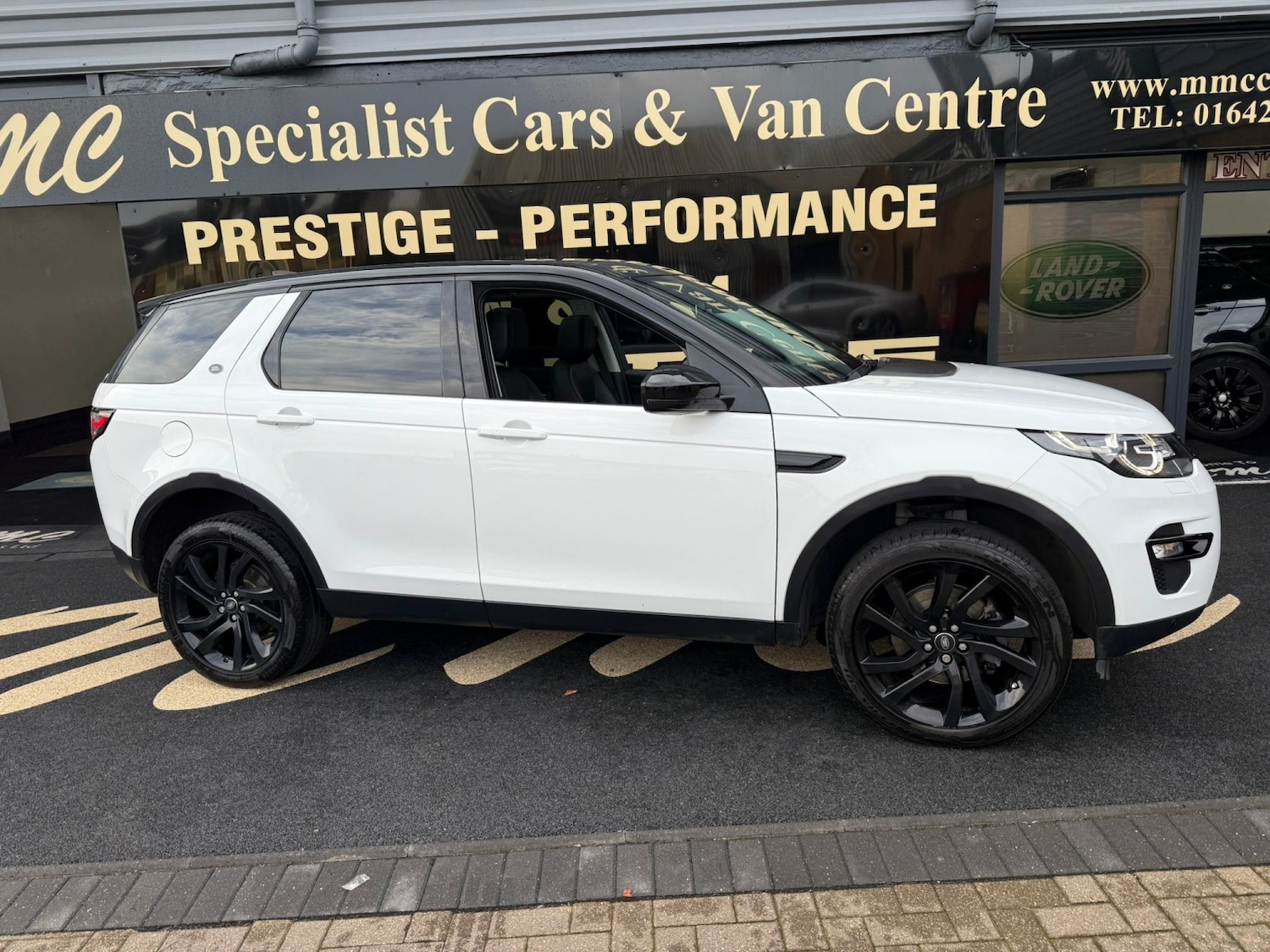 Used Land Rover Discovery Sport 2017 for sale - 76963271: Photo 1