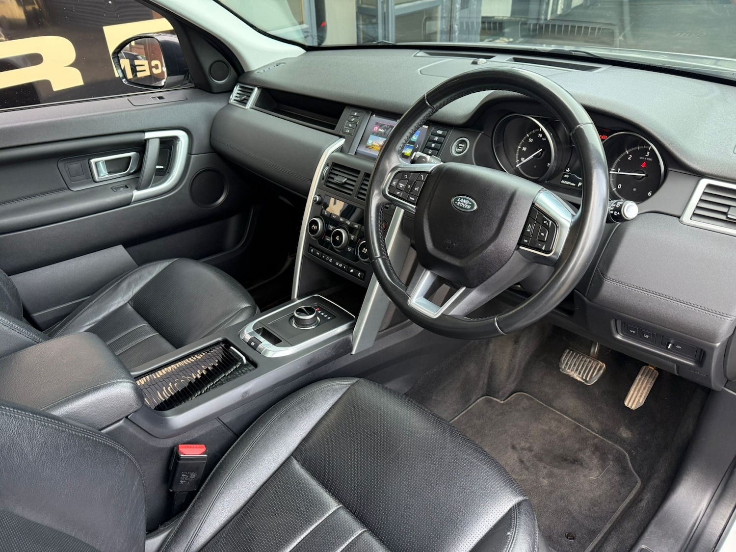 Used Land Rover Discovery Sport 2017 for sale - 76963271: Photo 5