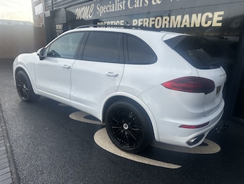 Used Porsche Cayenne 2015 for sale - 76402198: Photo