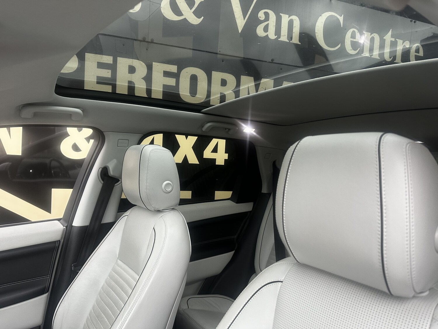 Used Land Rover Discovery Sport 2017 for sale - 77622417: Photo 3