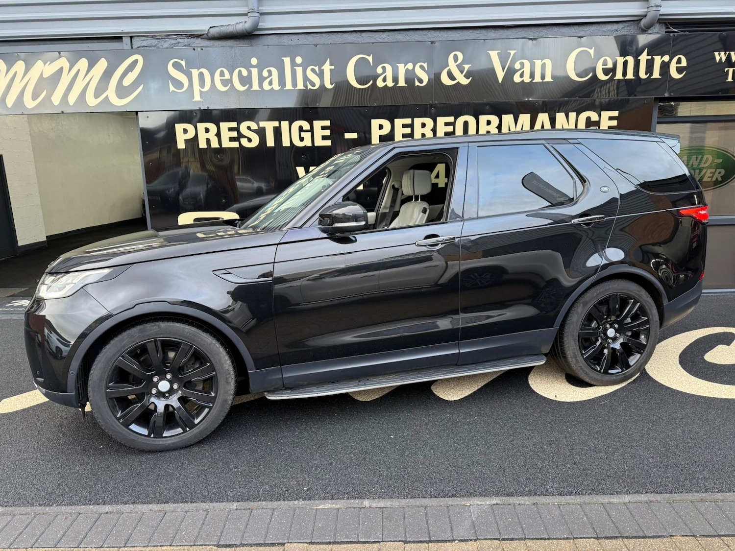 Used Land Rover Discovery 2016 for sale - 76924305: Photo 1