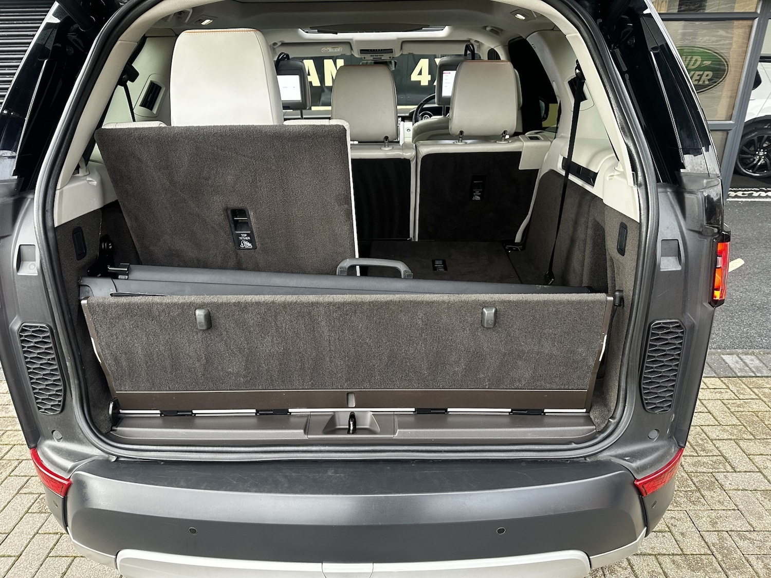 Used Land Rover Discovery 2016 for sale - 76924305: Photo 40