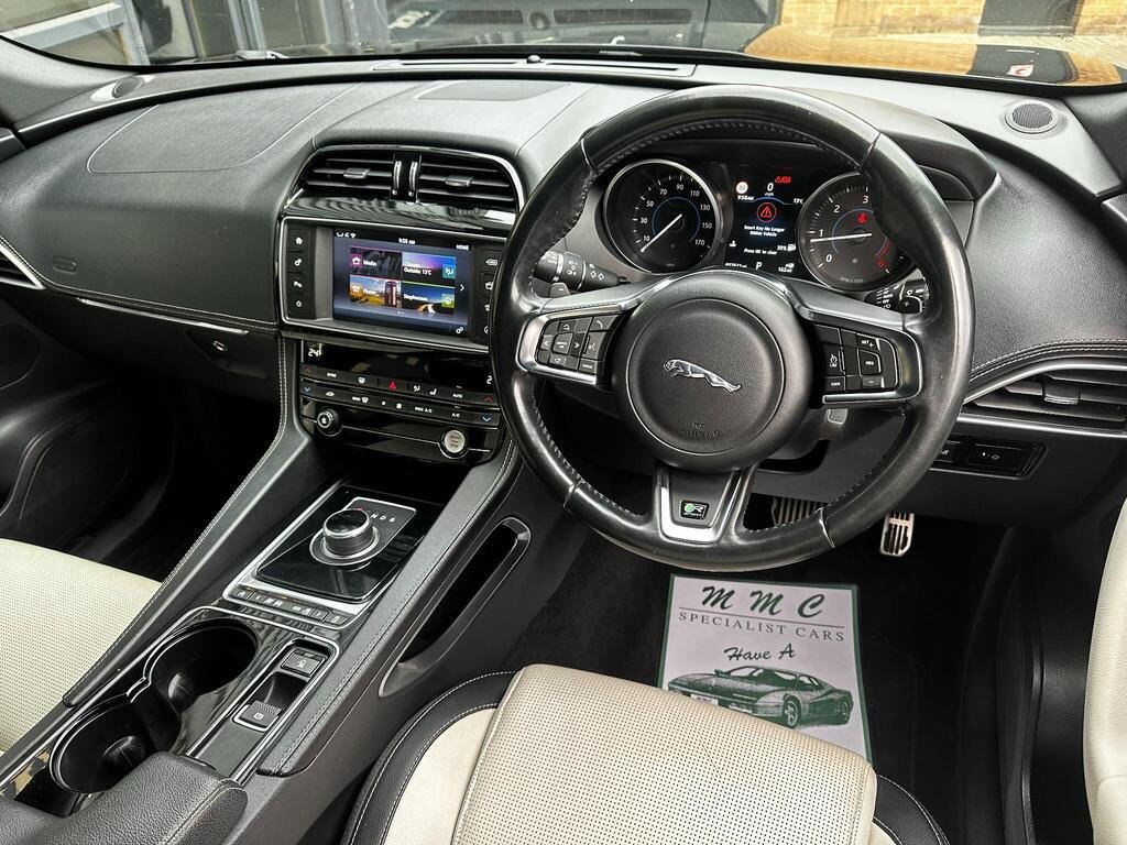 Used Jaguar F-Pace 2016 for sale - 76120179: Photo 14