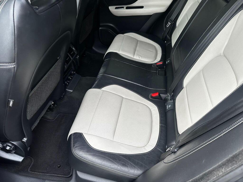 Used Jaguar F-Pace 2016 for sale - 76120179: Photo 28