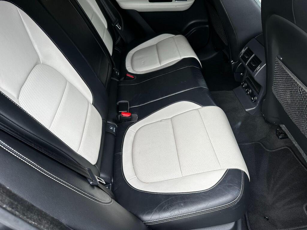 Used Jaguar F-Pace 2016 for sale - 76120179: Photo 31