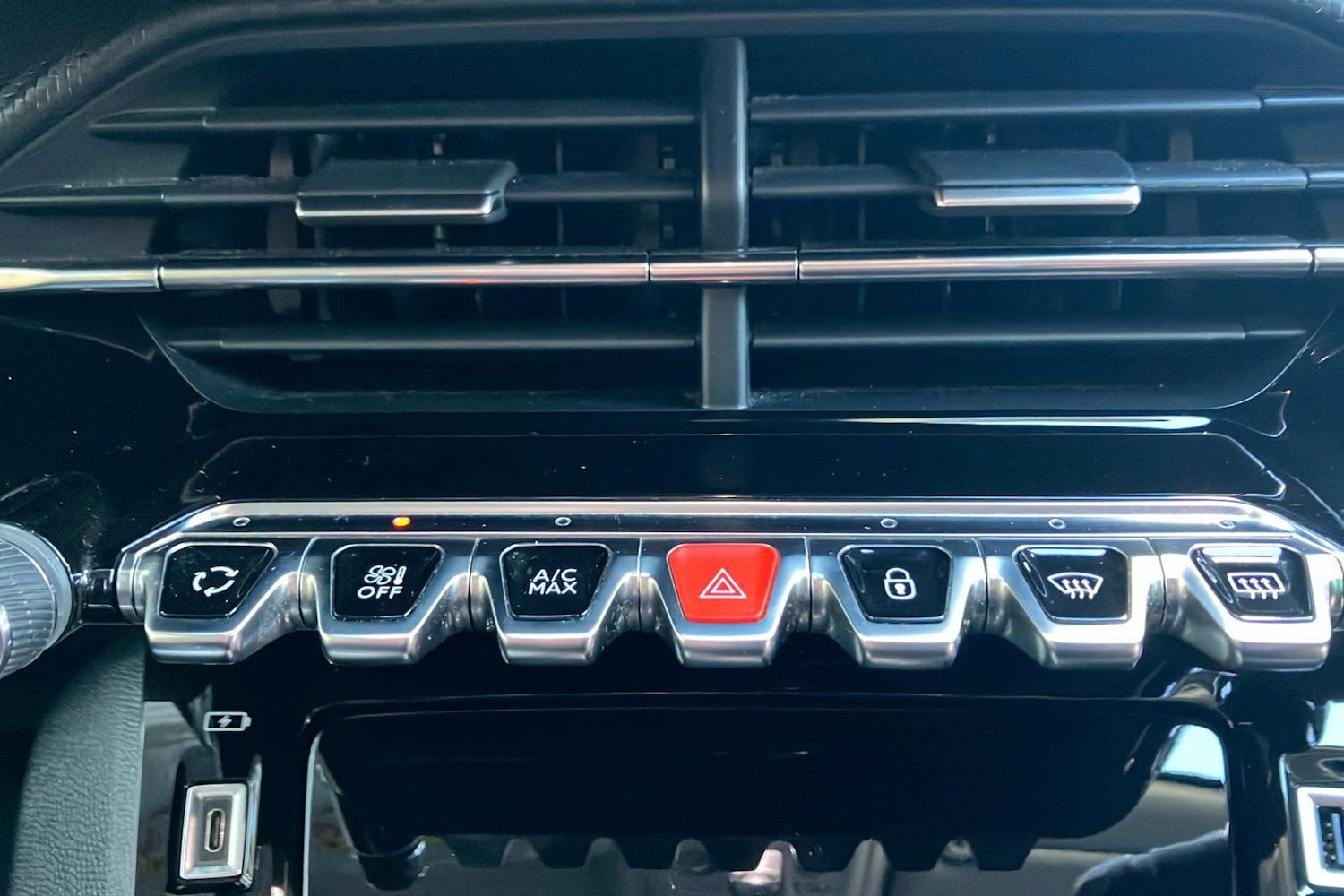 Used Peugeot E-2008 2022 for sale - 78045396: Photo 15