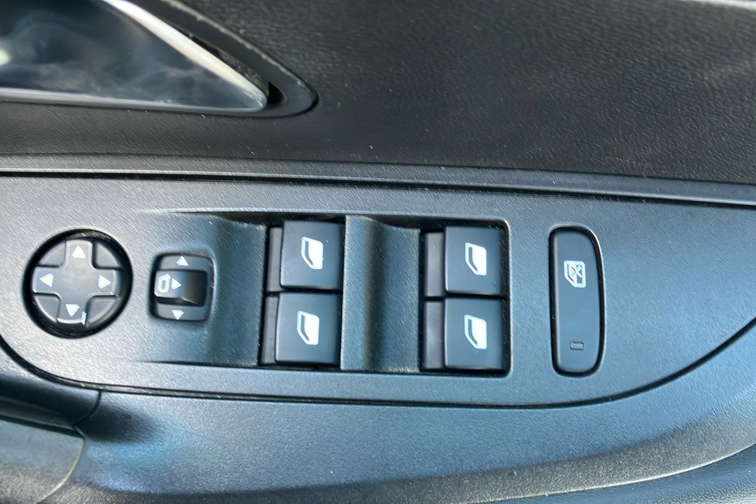 Used Peugeot E-2008 2022 for sale - 78045396: Photo 18