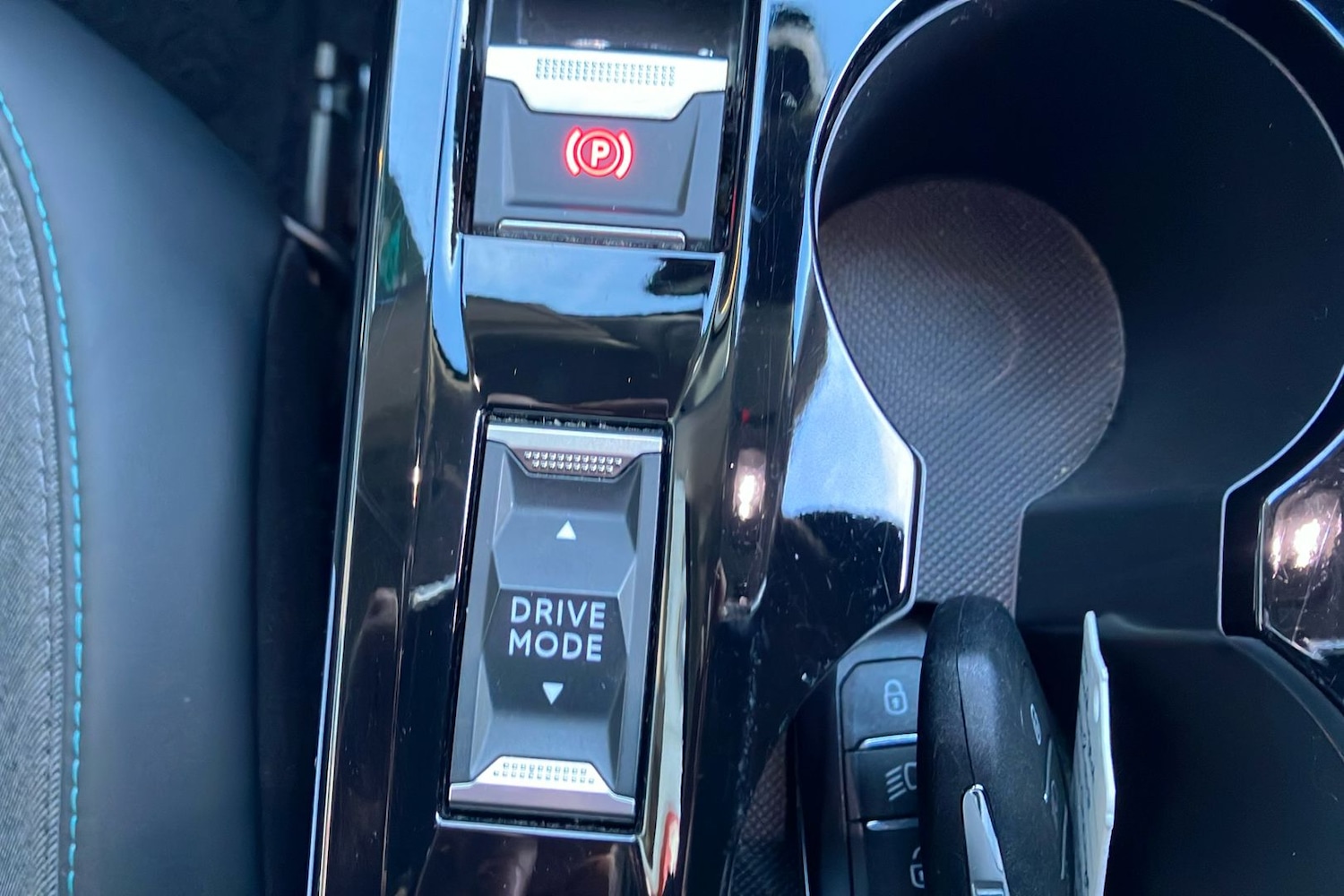 Used Peugeot E-2008 2022 for sale - 78045396: Photo 41