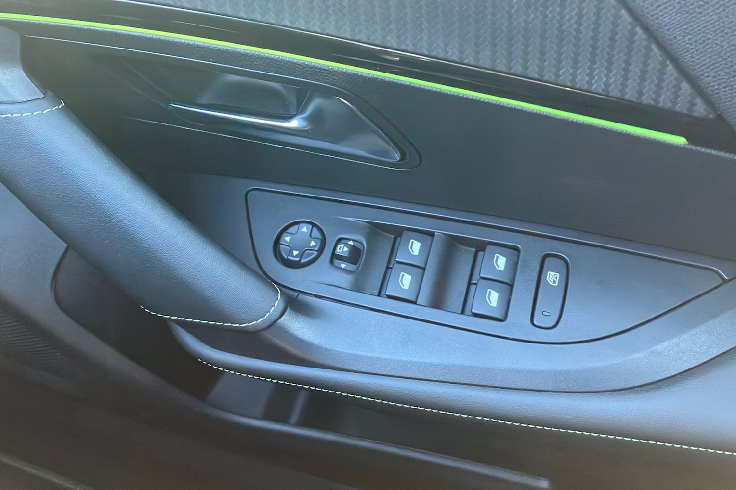 Used Peugeot 2008 2023 for sale - 76932077: Photo 18