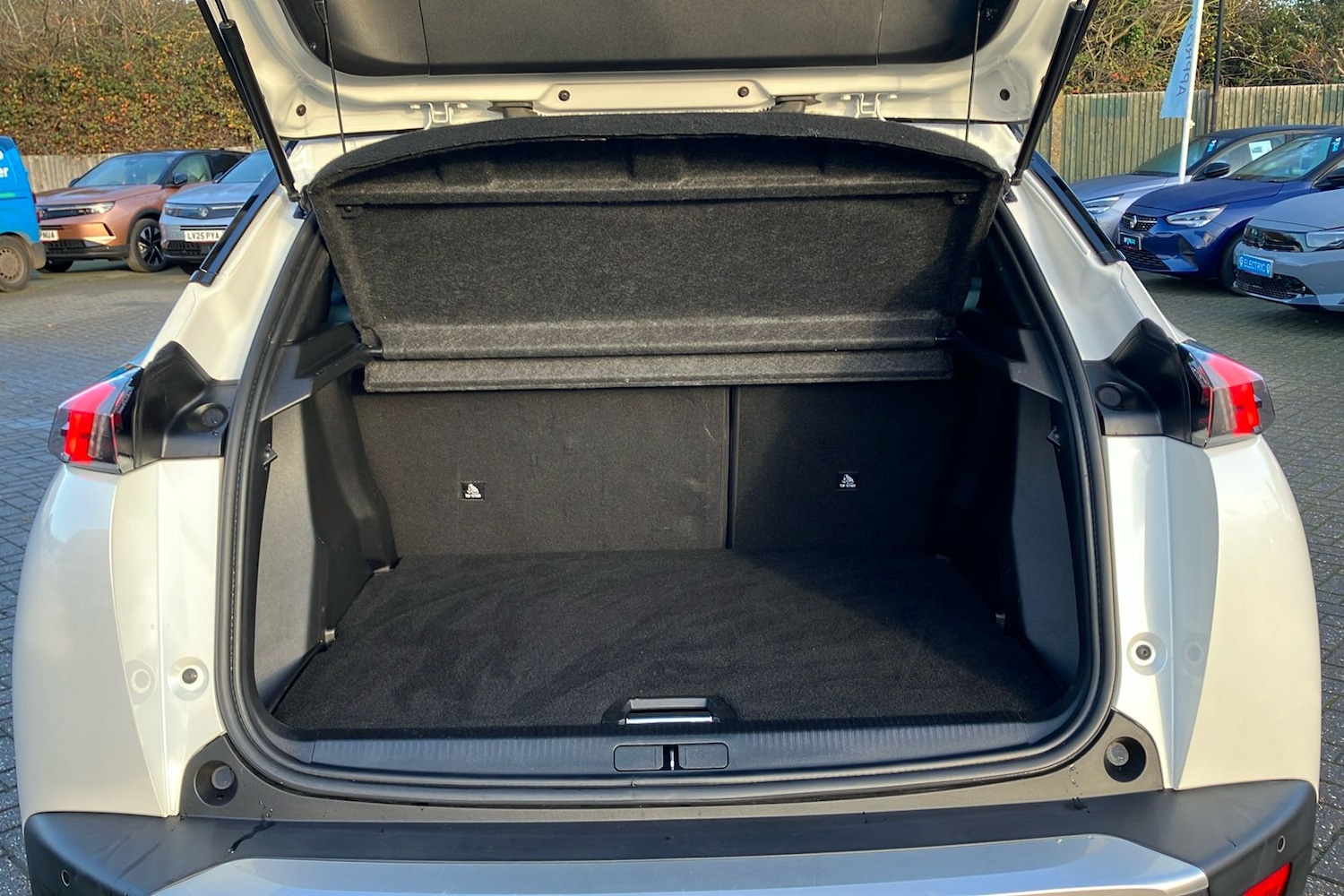 Used Peugeot 2008 2023 for sale - 76932077: Photo 35