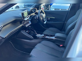 Used Peugeot 2008 2023 for sale - 76932077: Photo