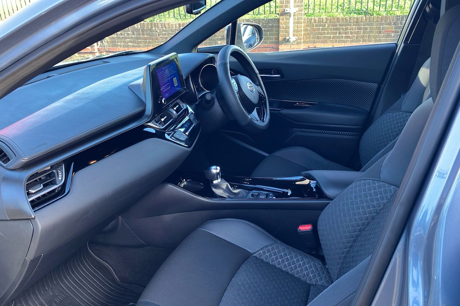 Used Toyota C-HR 2023 for sale - 76588110: Photo 3