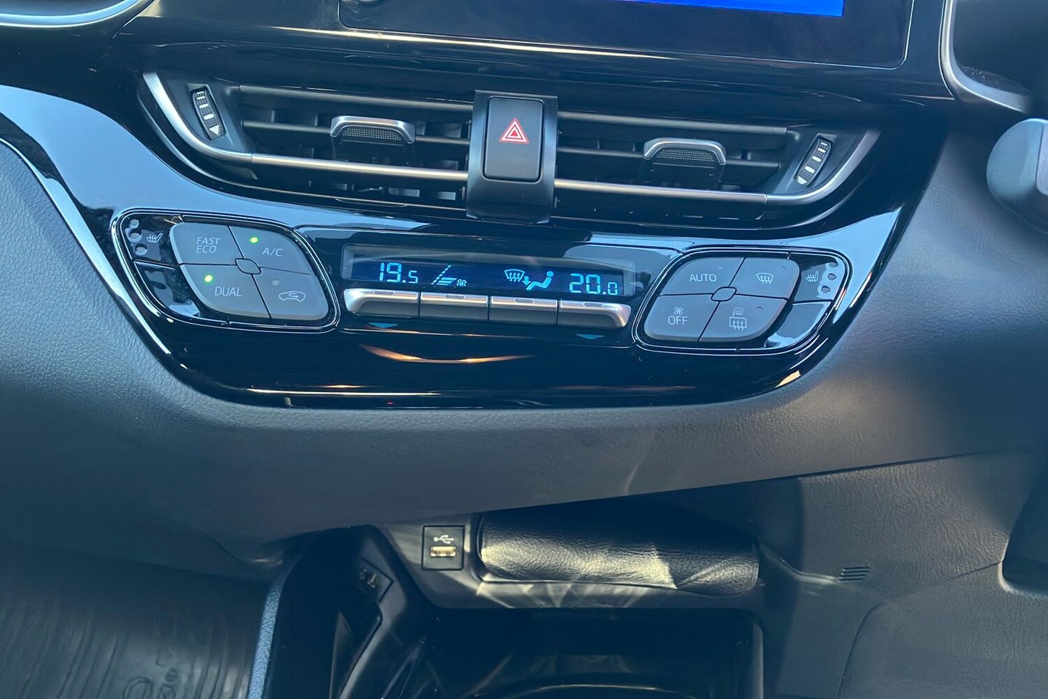 Used Toyota C-HR 2023 for sale - 76588110: Photo 40