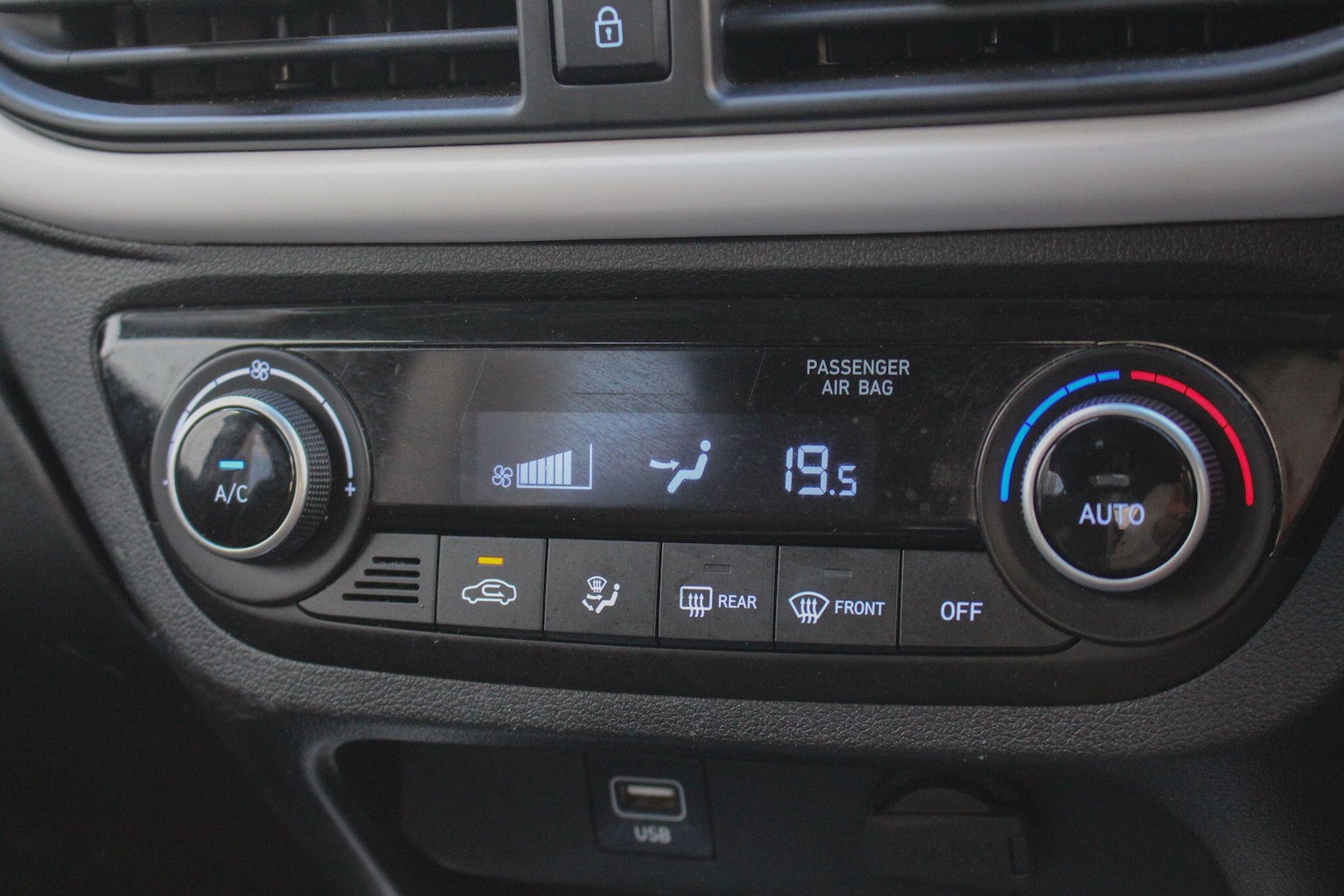 Used Hyundai i10 2023 for sale - 77611476: Photo 33