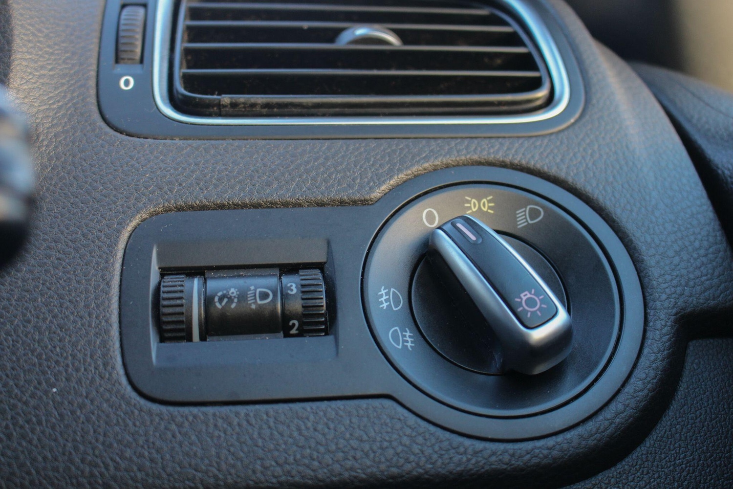 Used Volkswagen Polo 2012 for sale - 77101789: Photo 28