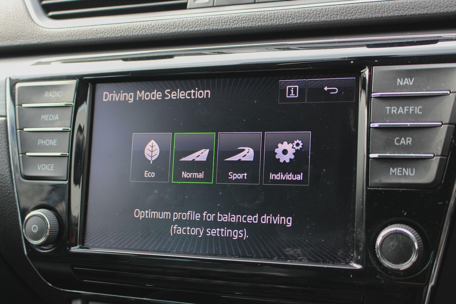 Used Skoda Superb 2017 for sale - 77838463: Photo 54