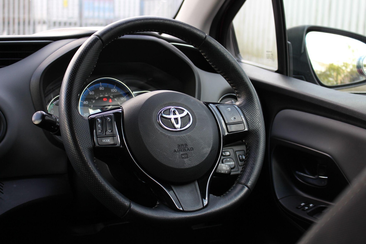 Used Toyota Yaris for sale - 78214349: Photo 24