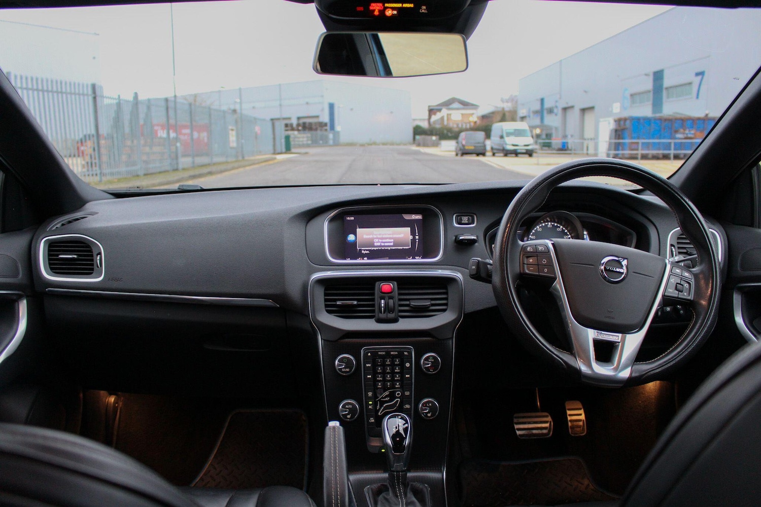 Used Volvo V40 2018 for sale - 77637464: Photo 28