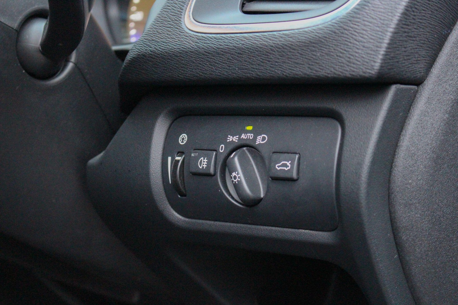 Used Volvo V40 2018 for sale - 77637464: Photo 33