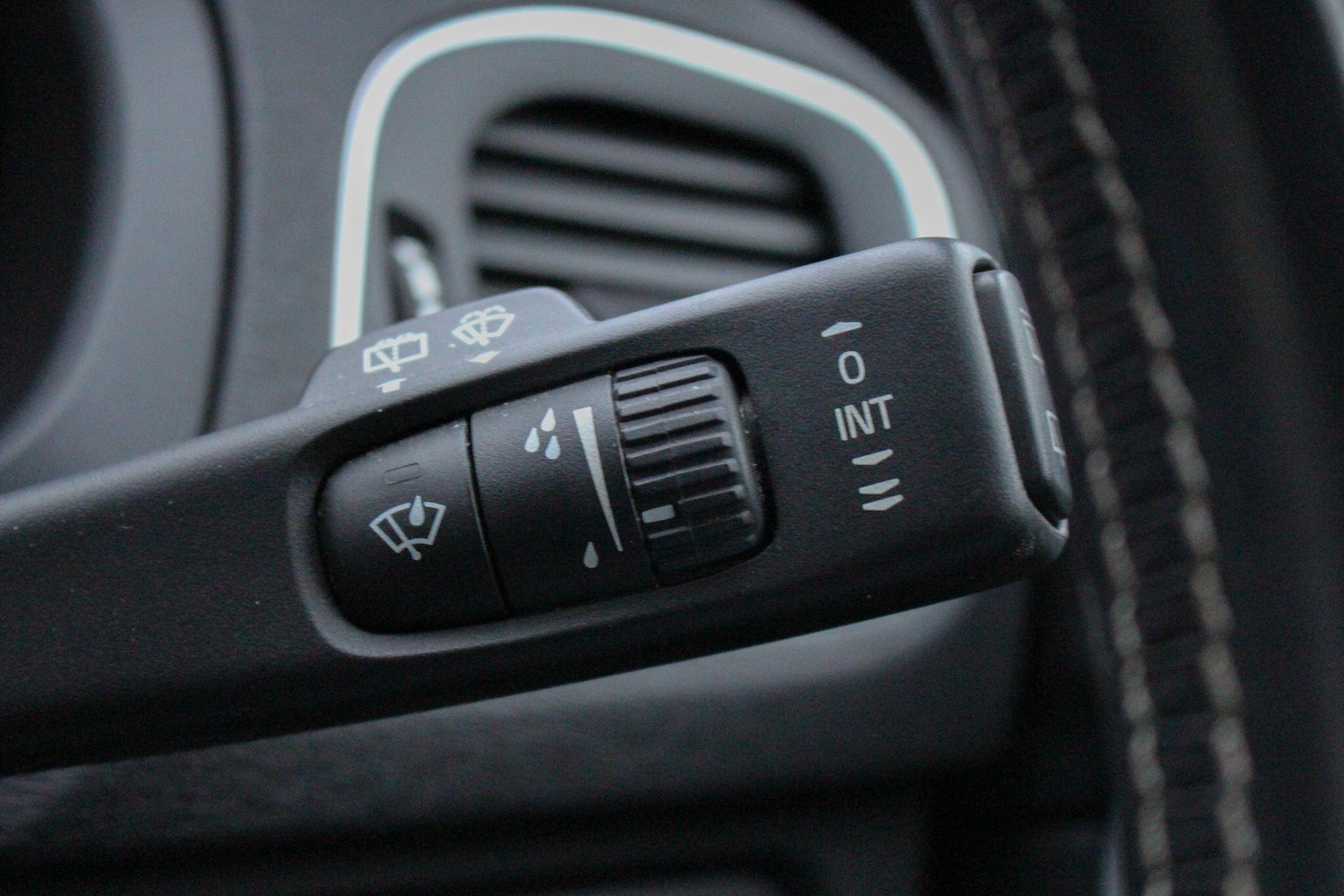 Used Volvo V40 2018 for sale - 77637464: Photo 35