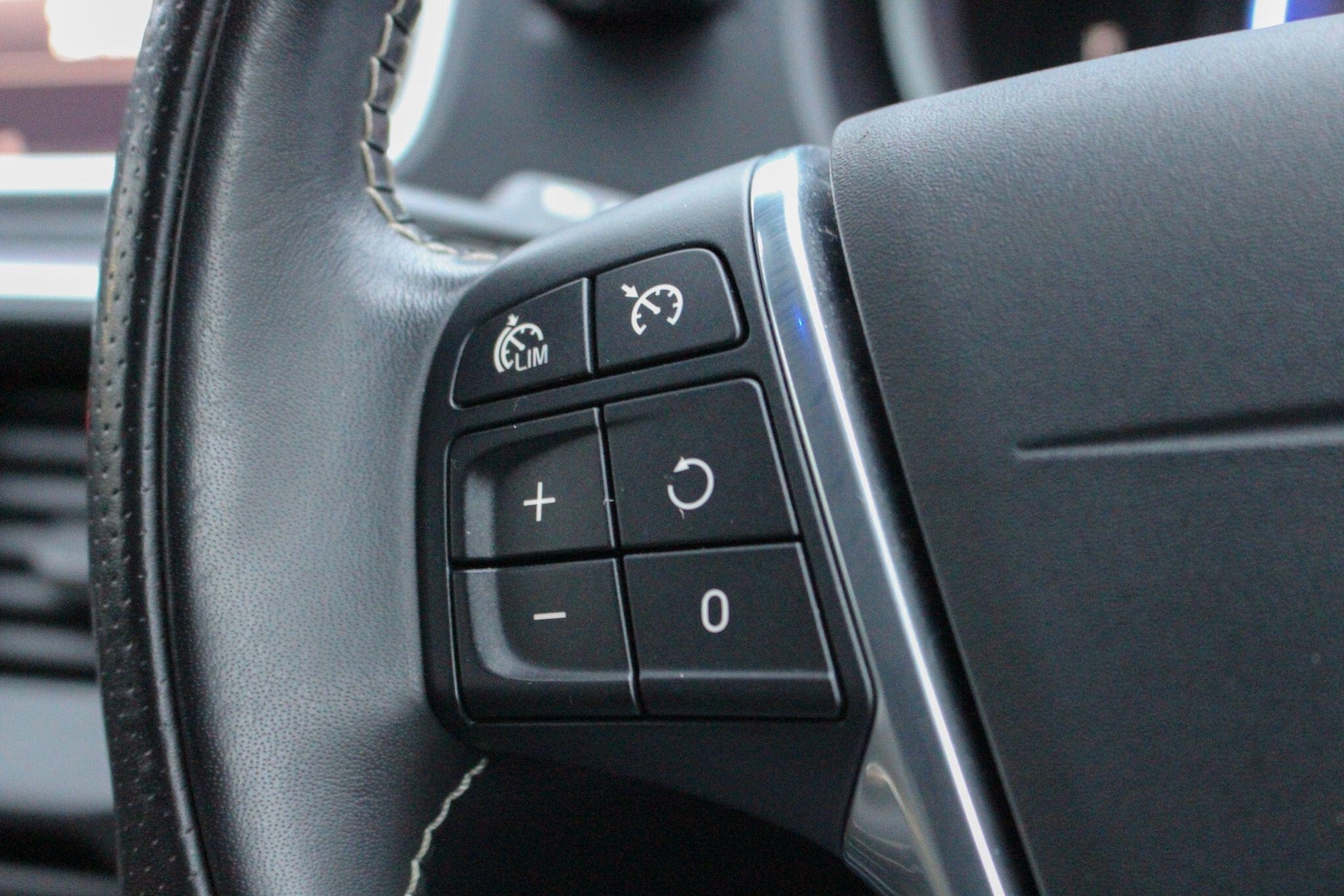 Used Volvo V40 2018 for sale - 77637464: Photo 36