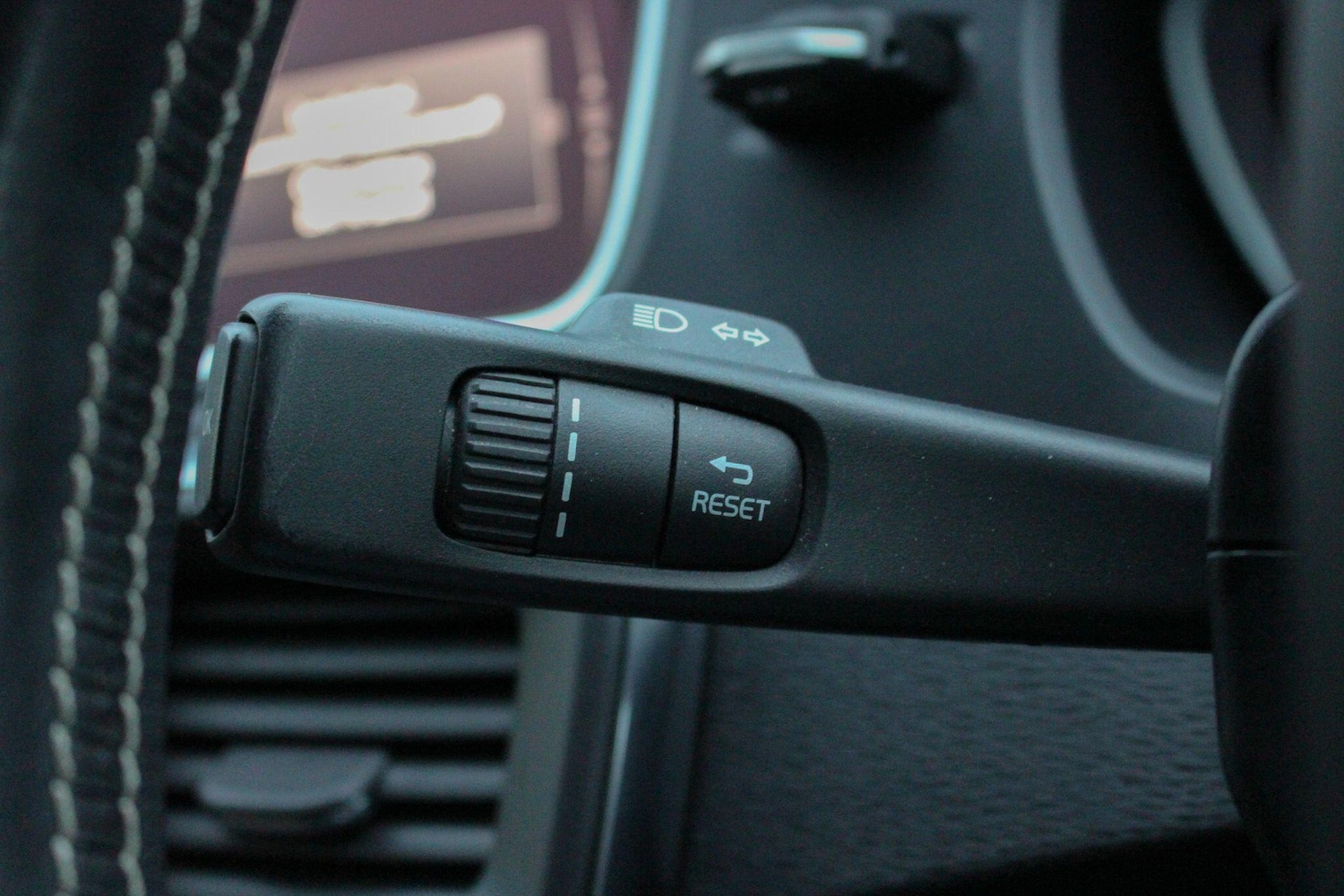 Used Volvo V40 2018 for sale - 77637464: Photo 37