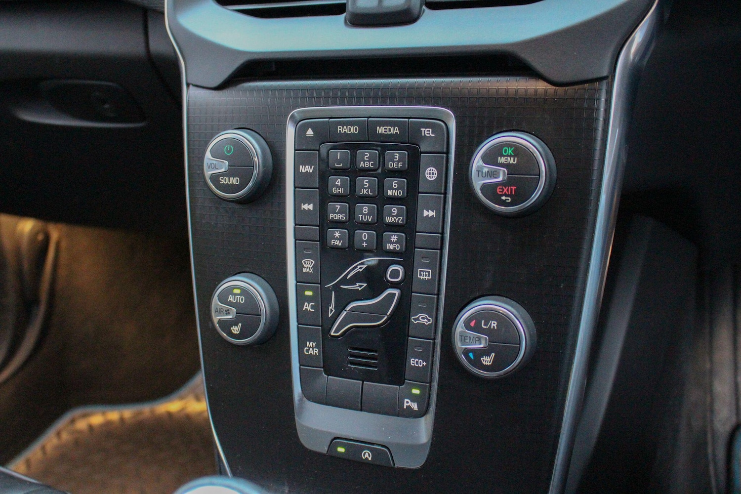 Used Volvo V40 2018 for sale - 77637464: Photo 40