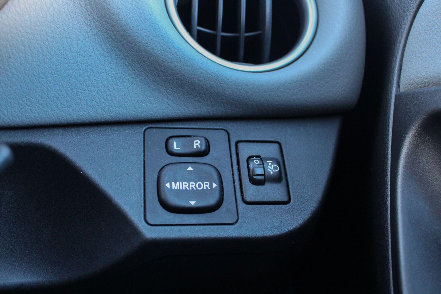 Used Toyota Yaris 2016 for sale - 77091159: Photo 32