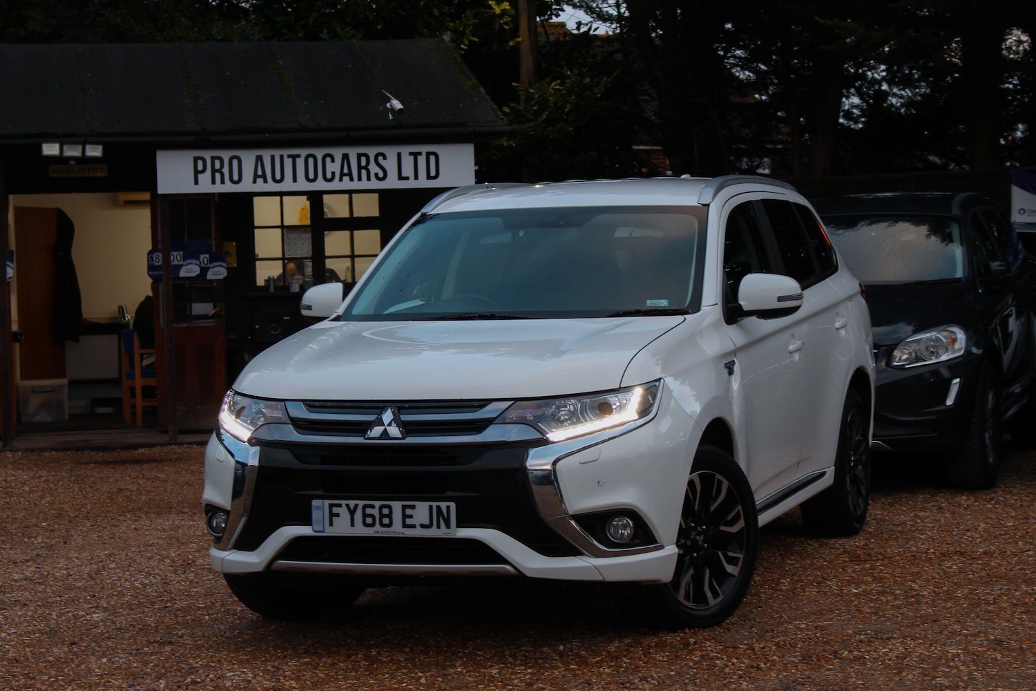 Used Mitsubishi Outlander 2018 for sale - 76336100: Photo 2