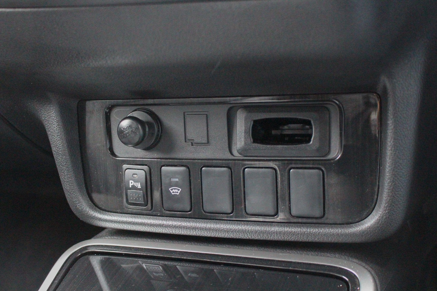 Used Mitsubishi Outlander 2018 for sale - 76336100: Photo 38