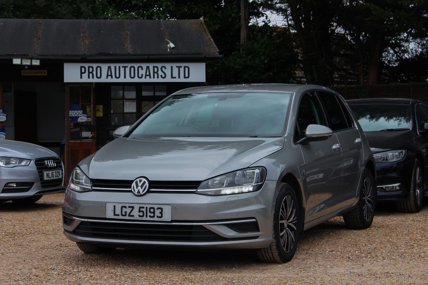 Used Volkswagen Golf 2018 for sale - 77040855: Photo 2