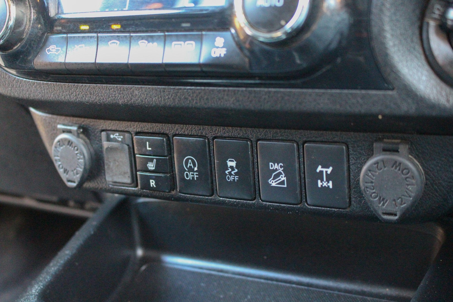 Used Toyota Hilux 2018 for sale - 76251085: Photo 45