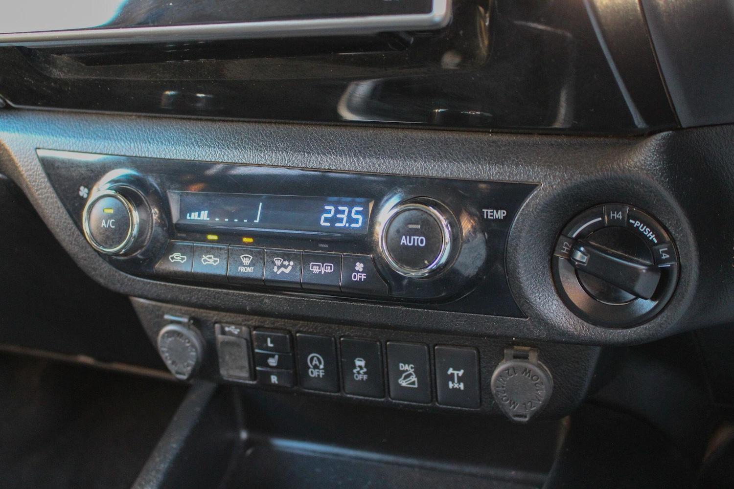 Used Toyota Hilux 2018 for sale - 76251085: Photo 46