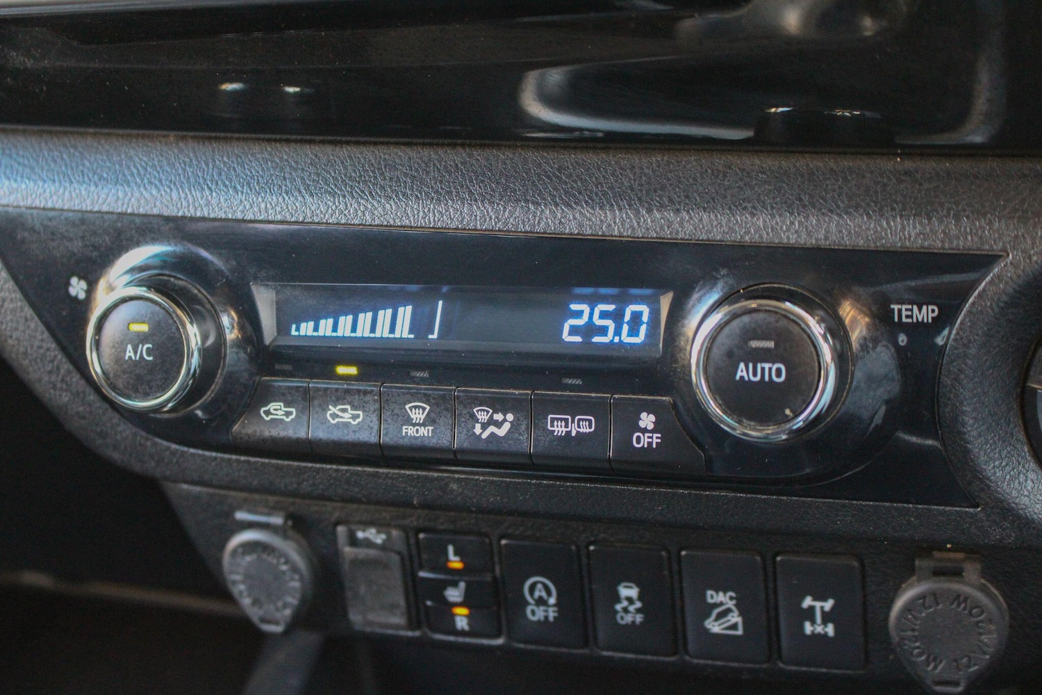 Used Toyota Hilux 2018 for sale - 76251085: Photo 49