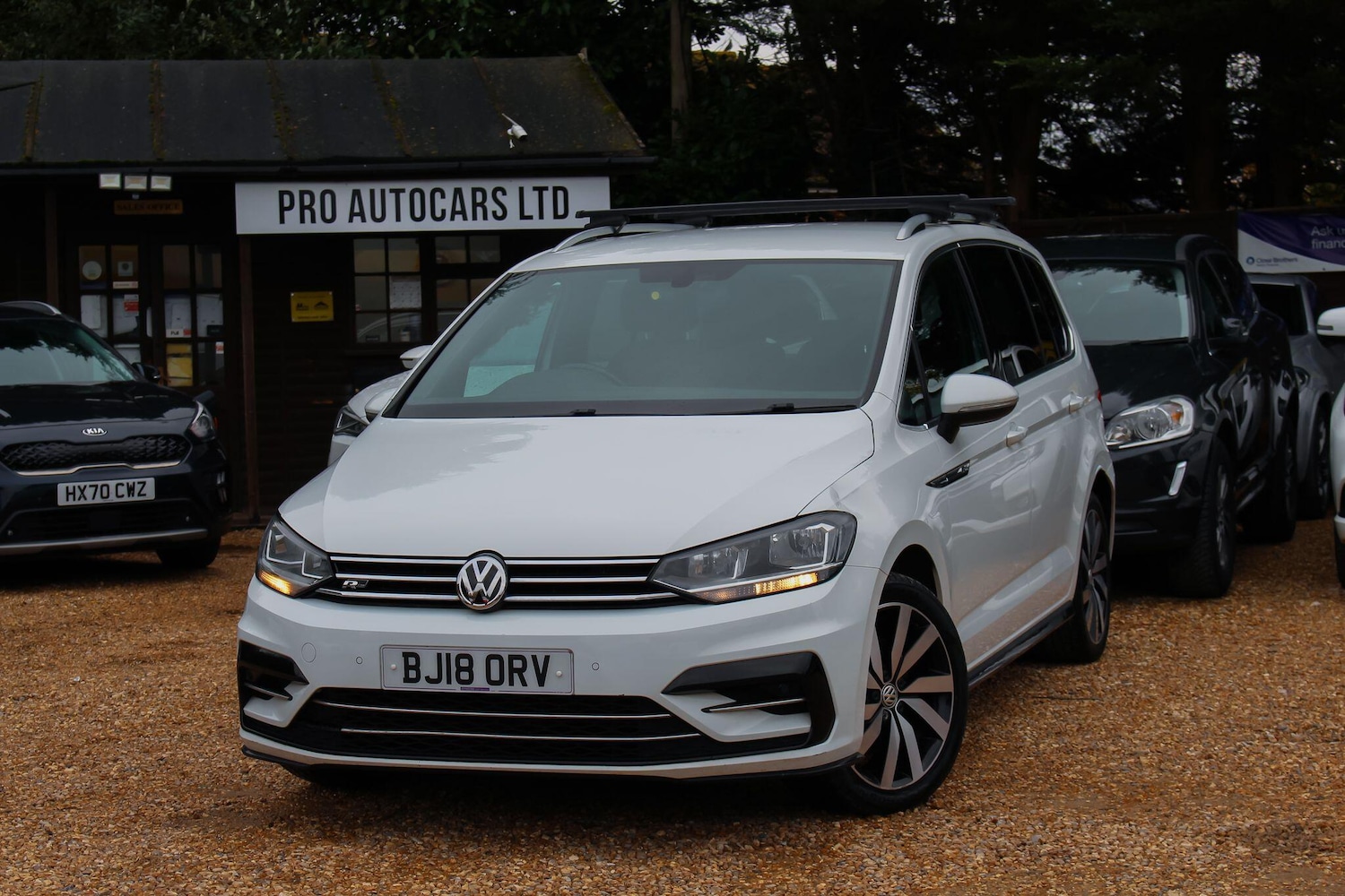 Used Volkswagen Touran 2018 for sale - 76318182: Photo 2