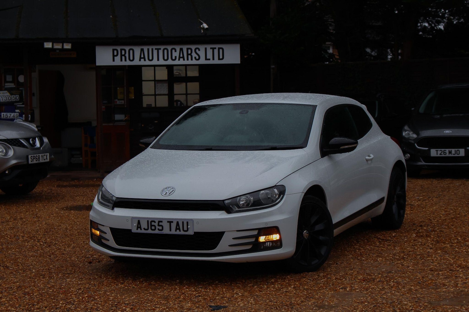 Used Volkswagen Scirocco 2015 for sale - 76152593: Photo 2