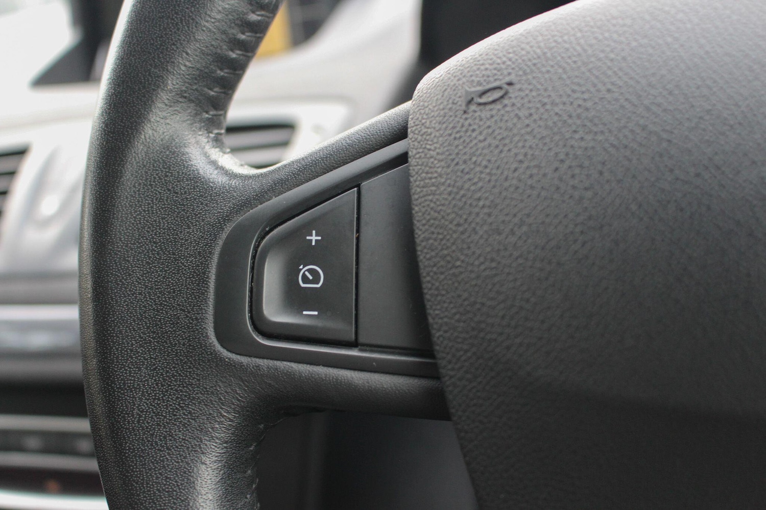 Used Renault Megane 2015 for sale - 76607014: Photo 30