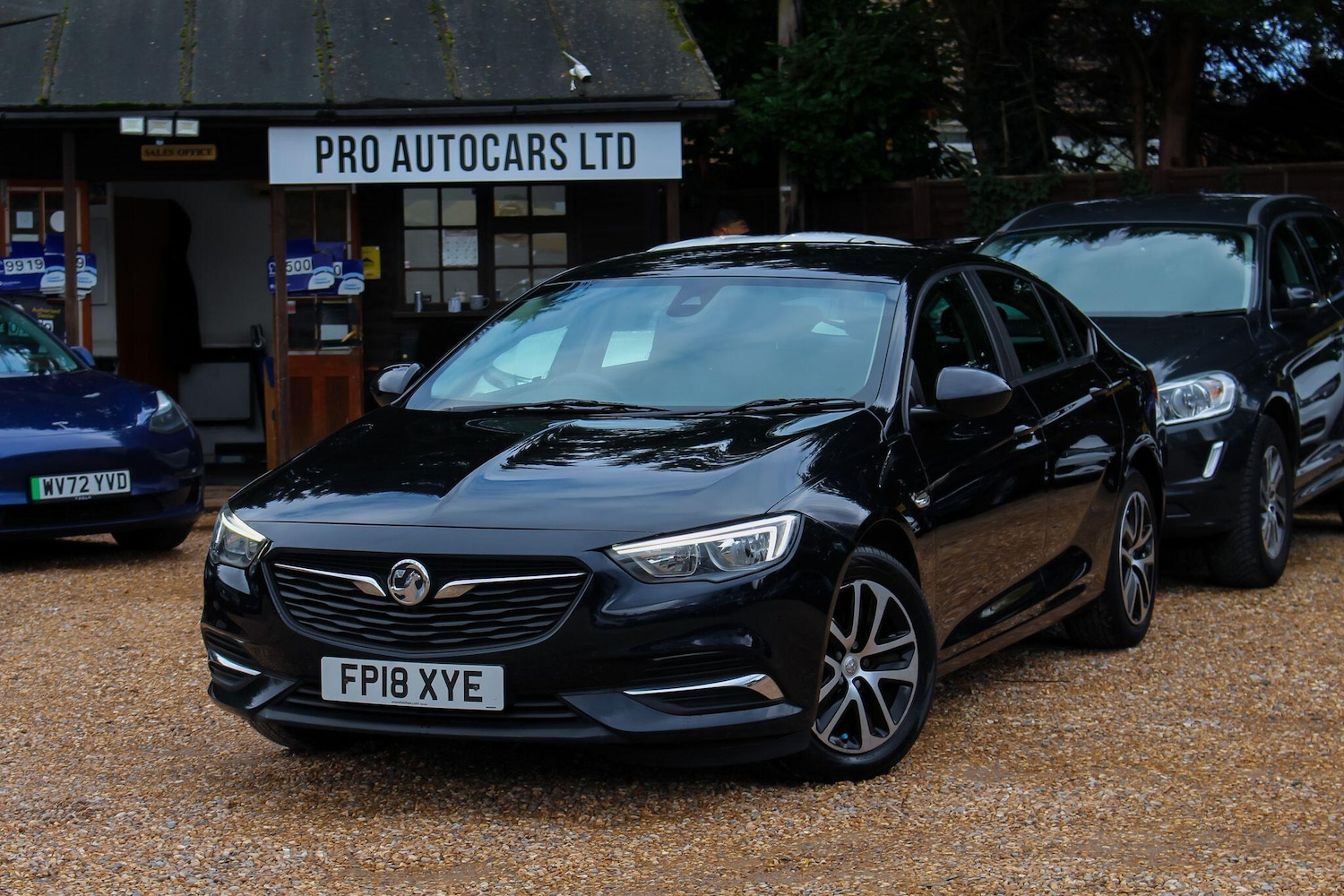 Used Vauxhall Insignia 2018 for sale - 76336607: Photo 2