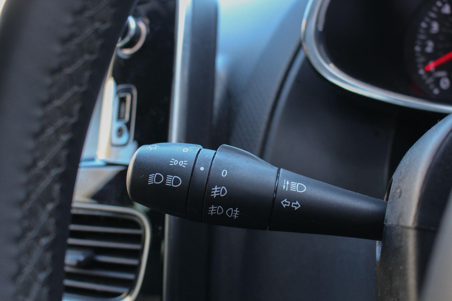 Used Renault Clio for sale - 77958407: Photo 31