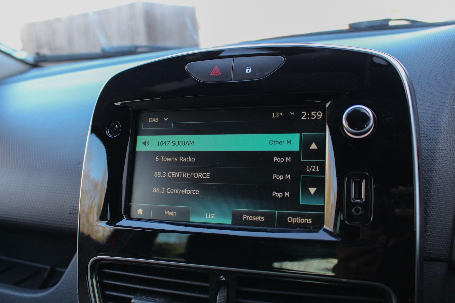 Used Renault Clio for sale - 77958407: Photo 37