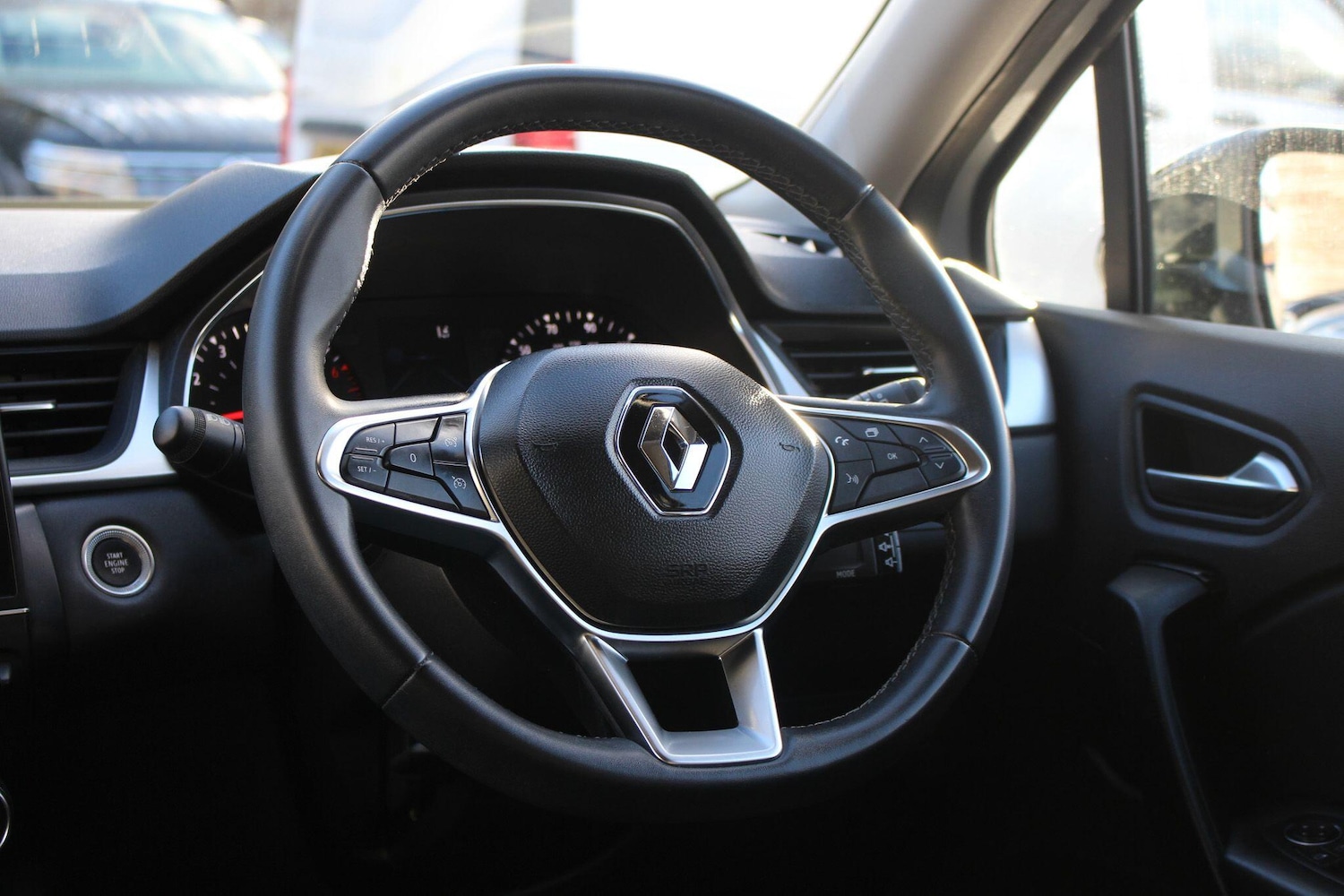 Used Renault Captur 2022 for sale - 76952498: Photo 28