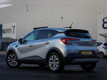 Used Renault Captur 2022 for sale - 76952498: Photo