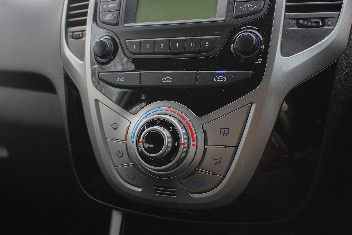 Used Hyundai Ix20 2013 for sale - 77637921: Photo 36