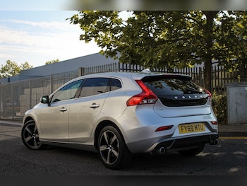 Used Volvo V40 2019 for sale - 79496073: Photo