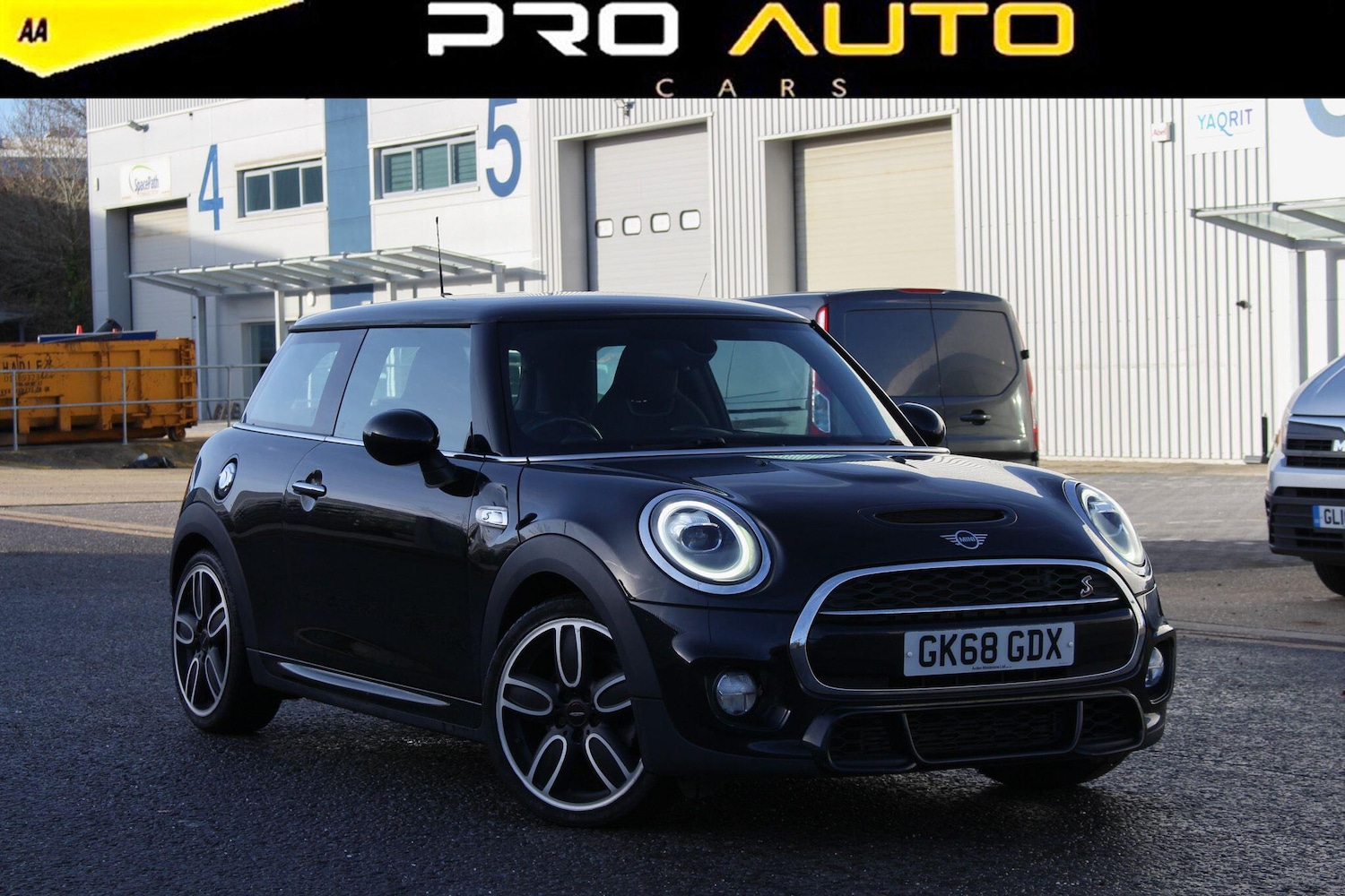 Used MINI Hatch 2018 for sale - 76936141: Photo 1