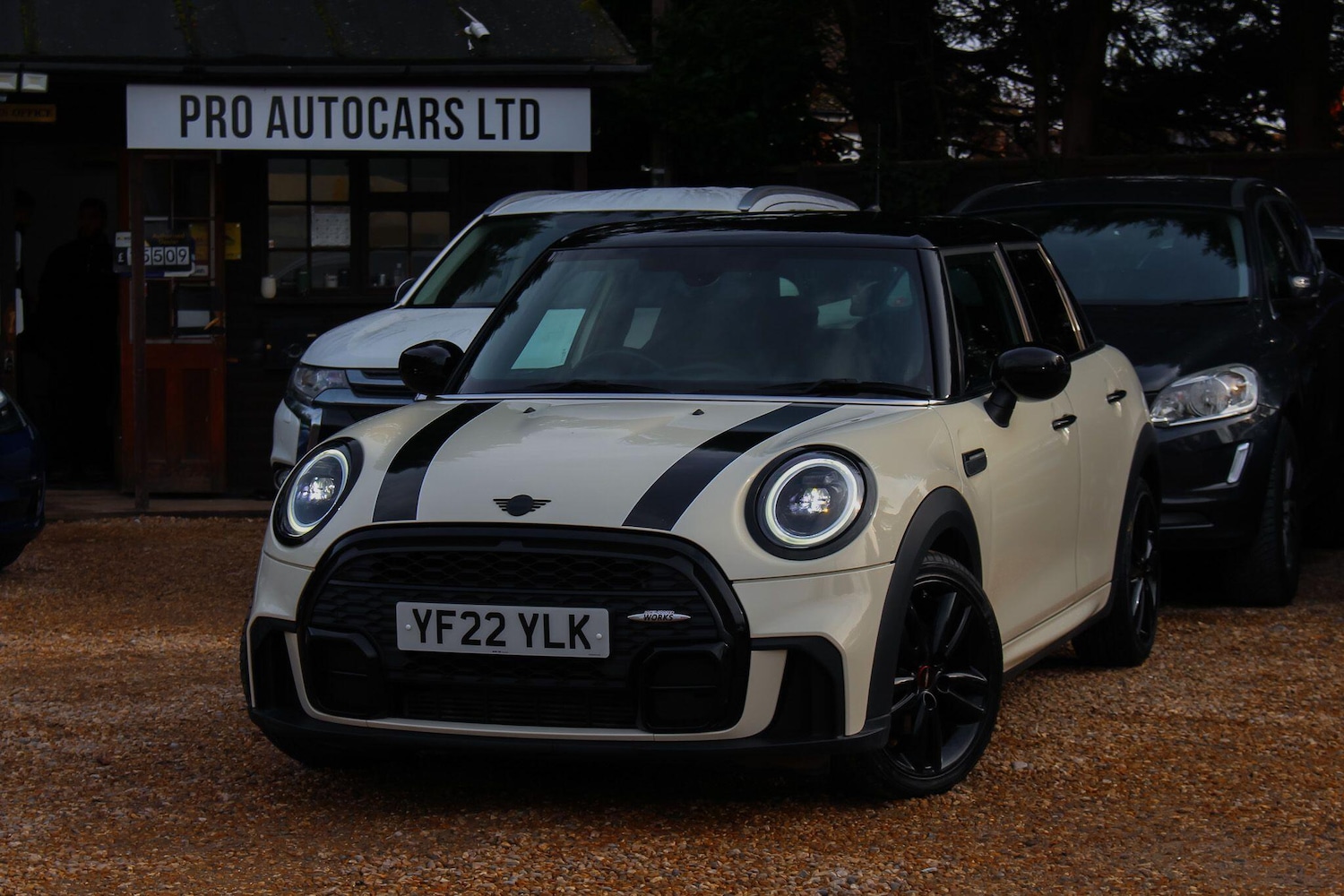 Used MINI Hatch 2022 for sale - 76592869: Photo 2