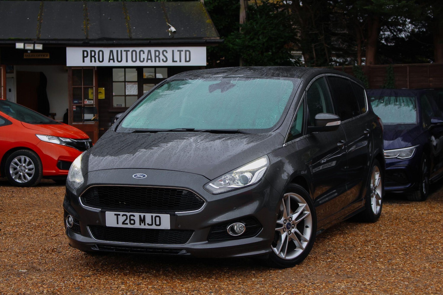 Used Ford S-Max 2017 for sale - 76174959: Photo 2