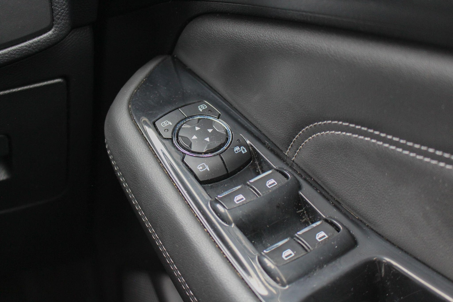 Used Ford S-Max 2017 for sale - 76174959: Photo 27
