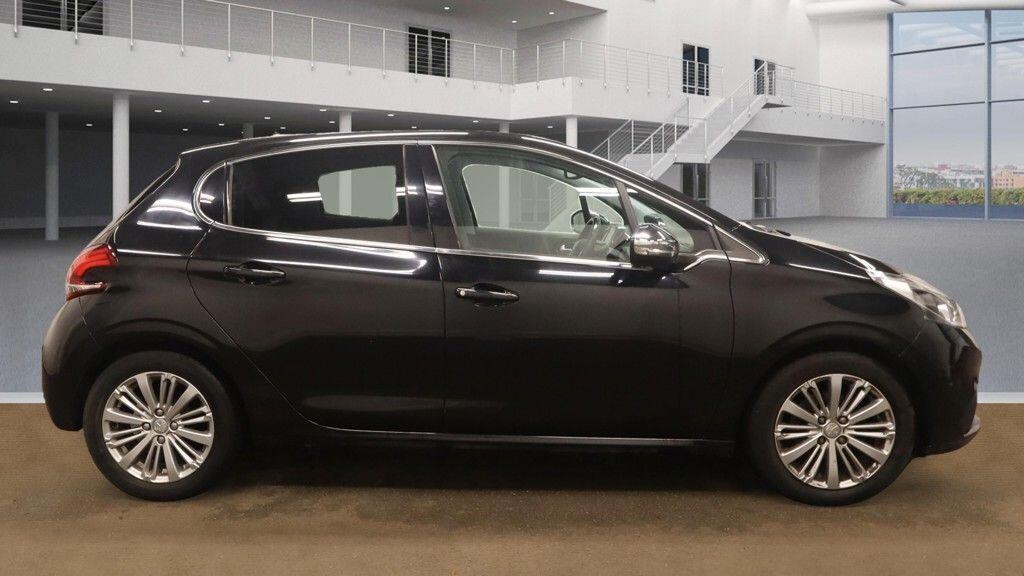 Used Peugeot 208 2016 for sale - 76592382: Photo 8
